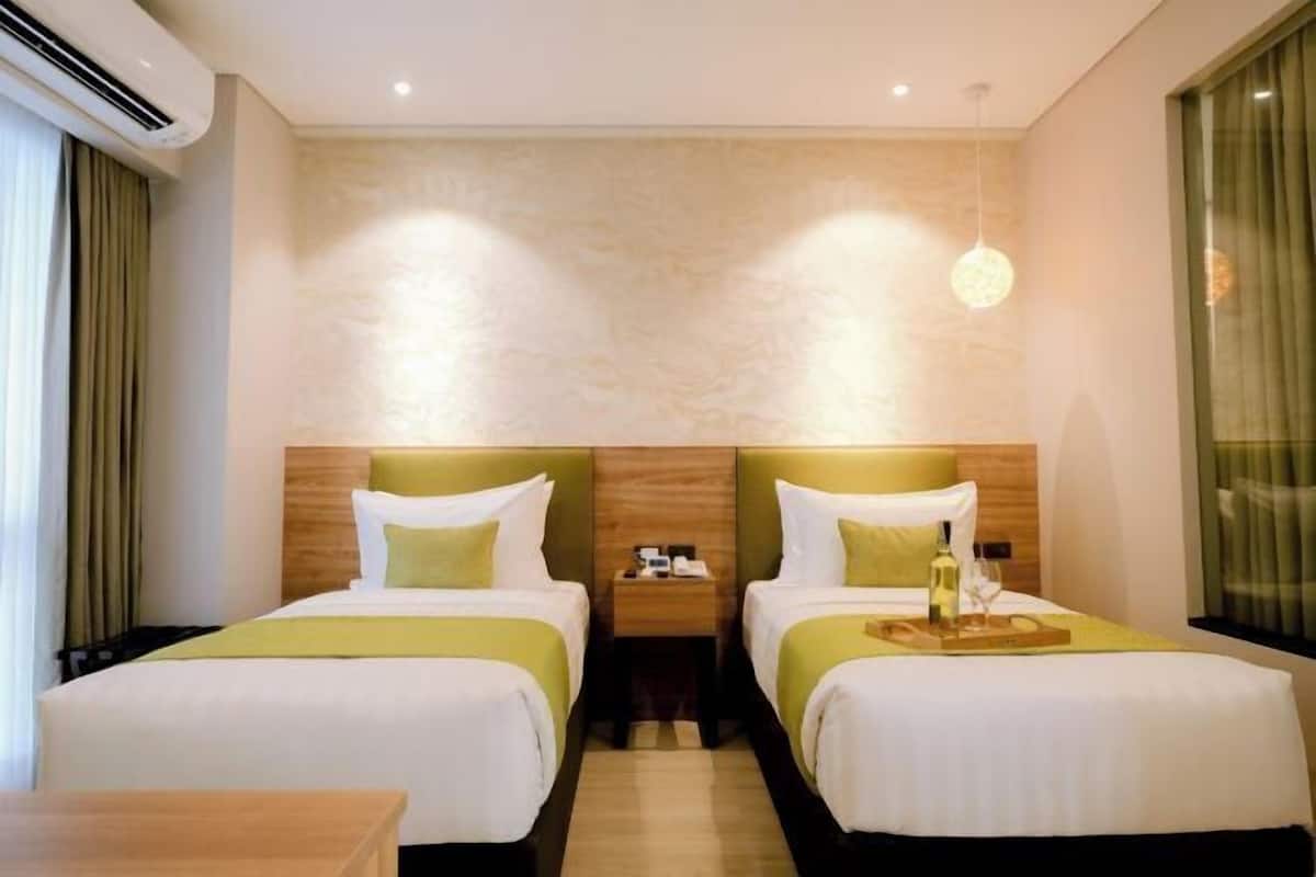1 bedroom, hypo-allergenic bedding, minibar, in-room safe