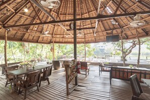 Restaurant - OYO 693 Tree House Cottage (Ko Chang)