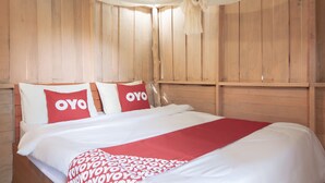 Superior Double Room | WiFi (free), bed sheets - OYO 693 Tree House Cottage (Ko Chang)
