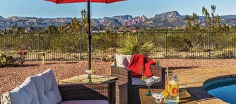 Stargazers Private Paradise with Pool and Hot Tub!