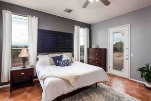 3 bedrooms, desk, iron/ironing board, free WiFi