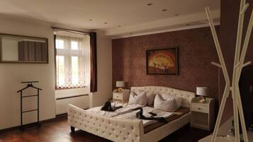 3 habitaciones, escritorio, wifi gratis y ropa de cama