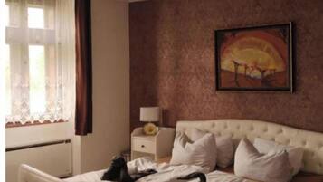 3 bedrooms, desk, free WiFi, bed sheets
