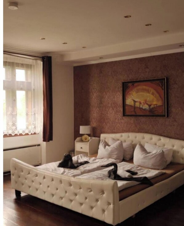 3 habitaciones, escritorio, wifi gratis y ropa de cama 