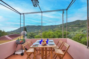 Family Apartment, Multiple Bedrooms (Ca Di Mamma Hillside) | Outdoor dining