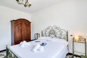 Family Apartment, Multiple Bedrooms (Ca Di Mamma Hillside) | 2 bedrooms, laptop workspace, free WiFi, bed sheets - Ca Di Mamma Hillside (Alassio)