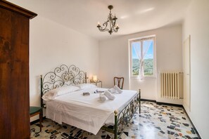 Family Apartment, Multiple Bedrooms (Ca Di Mamma Hillside) | 2 bedrooms, laptop workspace, free WiFi, bed sheets - Ca Di Mamma Hillside (Alassio)