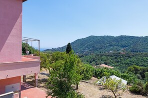 Family Apartment, Multiple Bedrooms (Ca Di Mamma Hillside) | Property grounds - Ca Di Mamma Hillside (Alassio)
