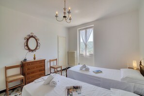 2 bedrooms, laptop workspace, free WiFi, bed sheets