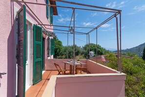 Family Apartment, Multiple Bedrooms (Ca Di Mamma Hillside) | Outdoor dining - Ca Di Mamma Hillside (Alassio)