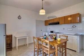 Family Apartment, Multiple Bedrooms (Ca Di Mamma Hillside) | Dining