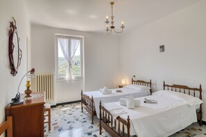 2 bedrooms, laptop workspace, free WiFi, bed sheets