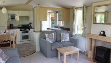 Smart TV, DVD player, stereo