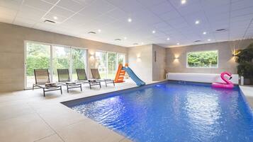 Een verwarmd zwembad