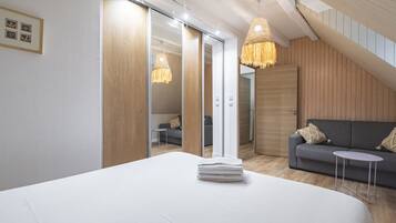 6 sovevĂŠrelser, skrivebord, strygejern/strygebrĂŠt, weekendseng