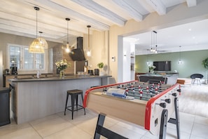 Games room - Property with indoor pool 15min DISNEYLAND (Crécy-la-Chapelle)