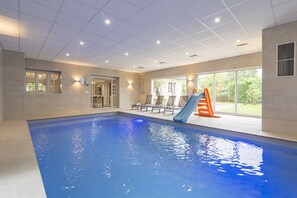 A heated pool - Property with indoor pool 15min DISNEYLAND (Crécy-la-Chapelle)