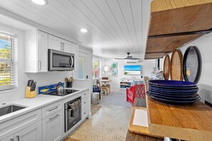 冰箱、微波炉、烤箱、炉灶