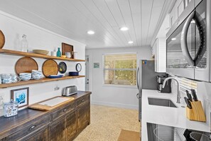 冰箱、微波炉、烤箱、炉灶