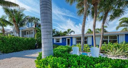 Blue Pelican: Sparkling Pool, Patio Dining, Close to the Beach by Anna Maria Life Vacation Rentals
