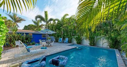 Blue Pelican: Sparkling Pool, Patio Dining, Close to the Beach by Anna Maria Life Vacation Rentals