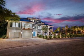 Exterior - The Willow Inn: Huge Pool, Game Room, One Block to Beach by Anna Maria Life Vacation Rentals (Anna Maria)