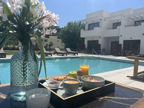 Daily cooked-to-order breakfast for a fee