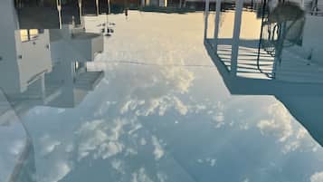 Útilaug, sólstólar