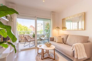 Televisión y chimenea 