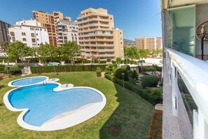 Een verwarmd zwembad