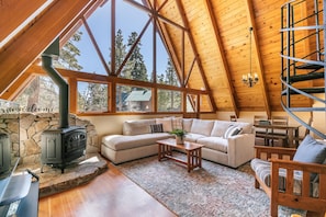 Living area - Romantic A-Frame Home Carnelian Bay / Lake Tahoe (Carnelian Bay)