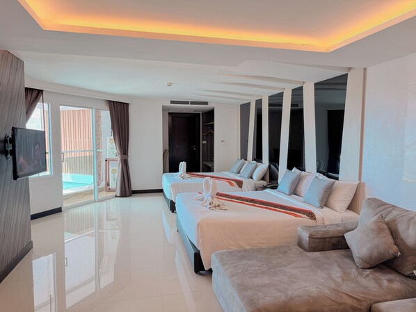 Family Quadruple Room, Bathtub, Tower | In-room safe, individually decorated, desk, laptop workspace - Vareena Palace Hotel (Pattaya)