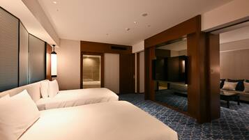 A hotel room with two beds, a large mirror, a TV, and a bathroom with a bathtub.