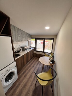 Fridge, microwave, stovetop, electric kettle - Comfy Apartment in Historic Building - Loft (T'bilisi)