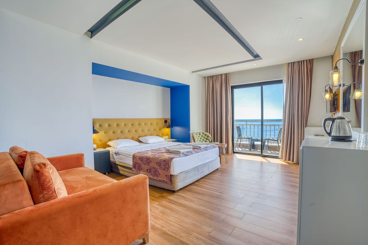 Family Room with Sea View | Hypo-allergenic bedding, minibar, in-room safe, desk