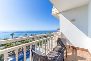 Comfort Room | Hypo-allergenic bedding, minibar, in-room safe, desk