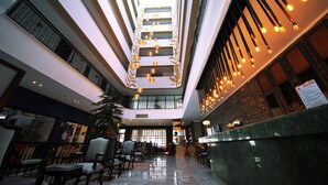 Lobby-lounge
