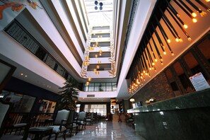 2 bars/lounges, poolside bar, beach bar