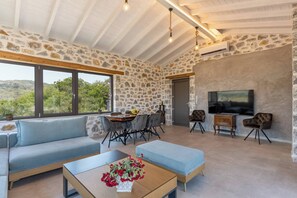 Smart TV - Villa Marlia (Mesonisia)