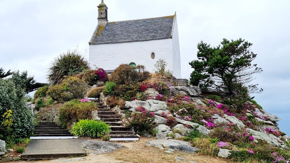 Property grounds - By the sae, one-bedroom apartment in Roscoff (Roscoff)