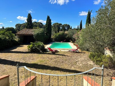 Maison de Caractère Avec Piscine et Jardin Privatif Clos Dans Domaine