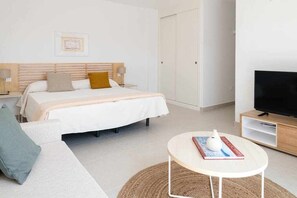 4 slaapkamers, een strijkplank/strijkijzer, reisbedje, wifi