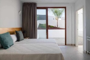 4 Schlafzimmer, Bügeleisen/Bügelbrett, Reisekinderbett, WLAN