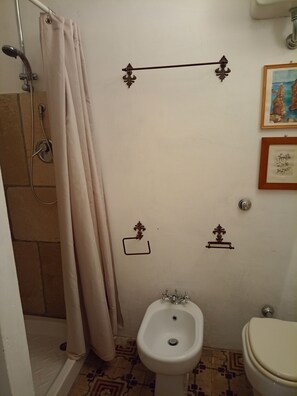Shower, bidet, towels, toilet paper - Sailor's House (Carloforte)
