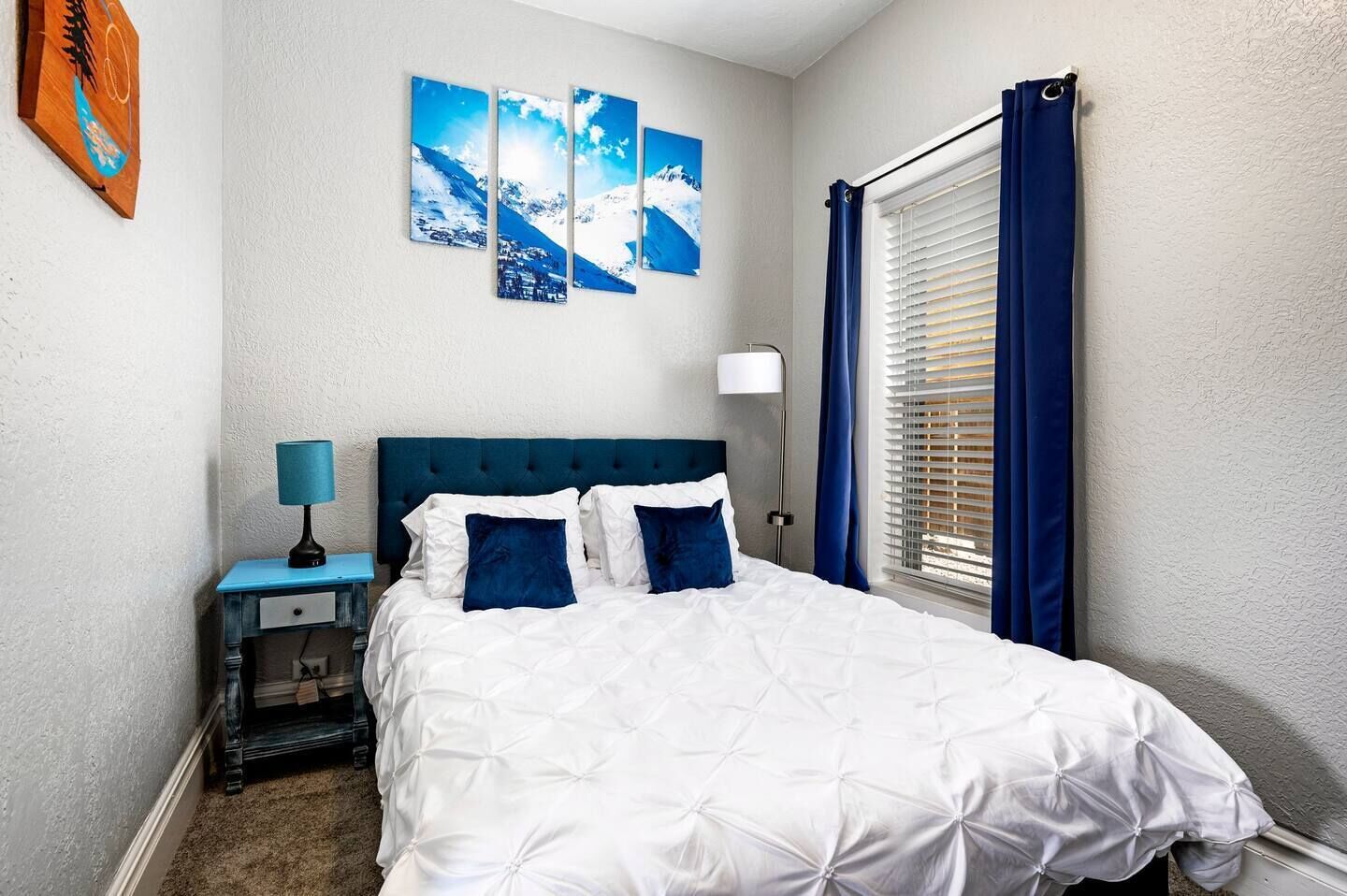 5 bedrooms, desk, iron/ironing board, travel crib