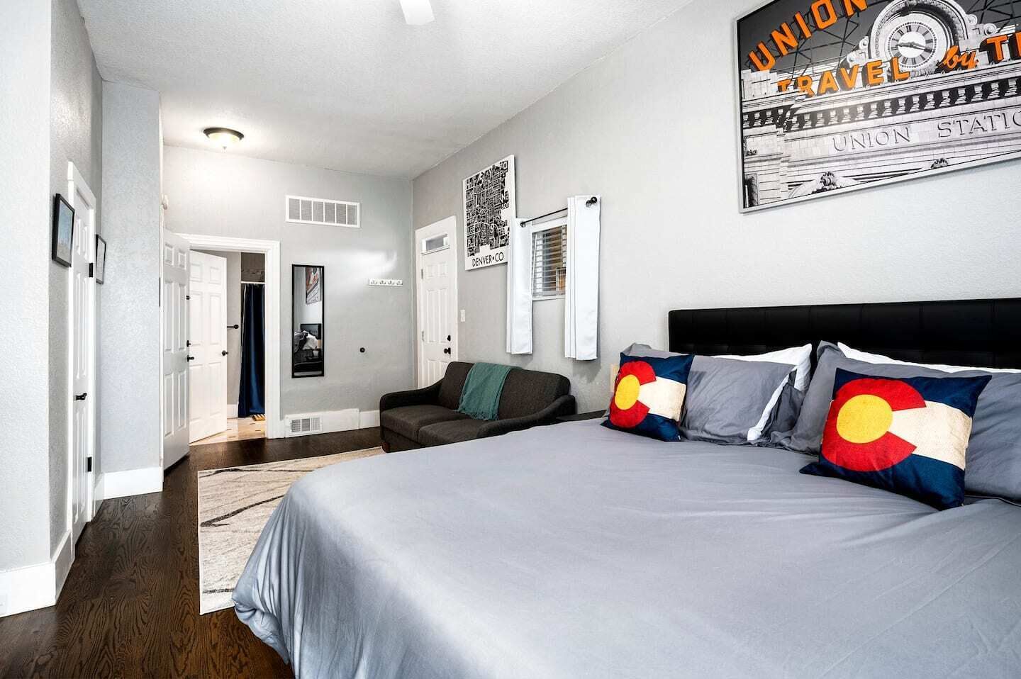 5 camere, una scrivania, ferro/asse da stiro, culla da viaggio