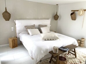 6 slaapkamers, een strijkplank/strijkijzer, reisbedje, gratis wifi