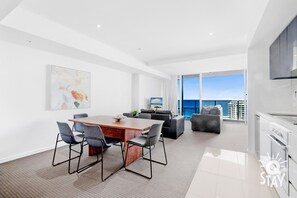 Interior - H'Residence - Lovely 3 Bedroom Unit, Ocean Views (Surfers Paradise)
