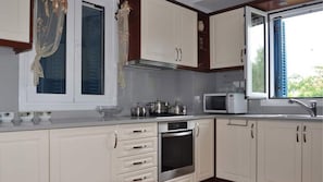 Frigorifero, microonde, forno, macchina per tè/caffè