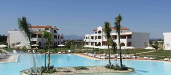 Italian Beach Resort Apartment แปลว่า อพาร์ทเมนต์รีสอร์ทชายหาดอิตาลี